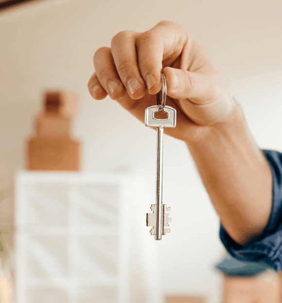 closeup-man-holding-key-his-new-home 2-min